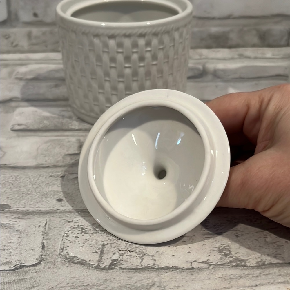 LNT home White Ceramic Sugar Bowl and Creamer Set - Picture 6 of 9